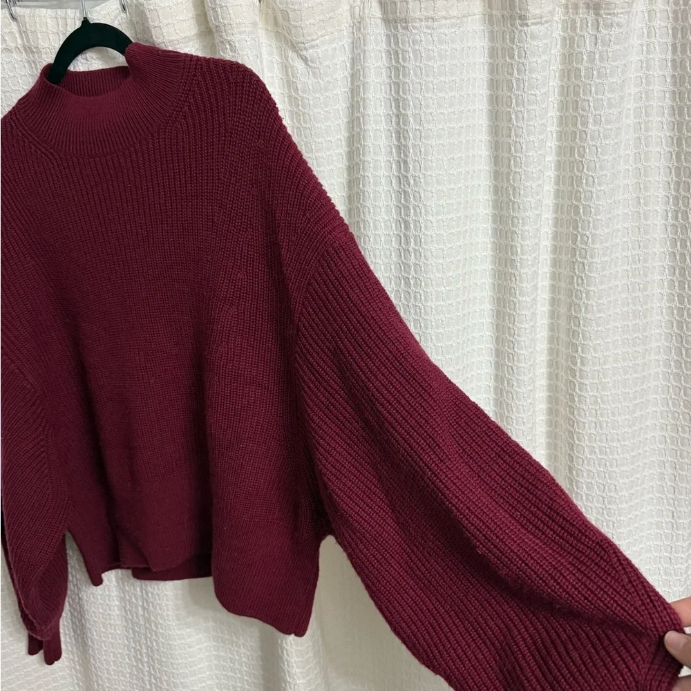 Banana Republic Burgundy cropped sweater - Picture 3 of 4